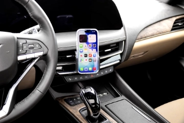 Na co zwrócić uwagę wybierając samochodowy uchwyt do telefonu?